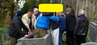 Chwile grozy w "The Traitors. Zdrajcy". Gracze zamknięci w trumnach. Kto odpadł? Ile pieniędzy zdobyli uczestnicy? 