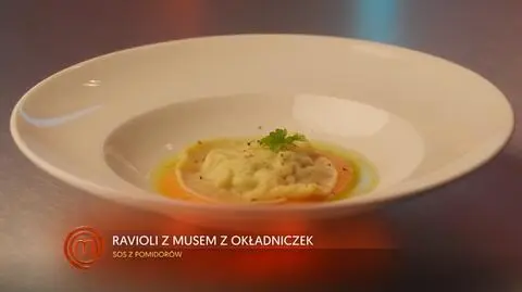 Dawid Wilkos: Ravioli z okładniczkami na sosie pomidorowym z olejem z pietruszki