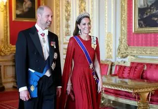 Księżna Kate oddała hołd księżnej Dianie. Oczy całego świata skierowane na przyszłą królową 