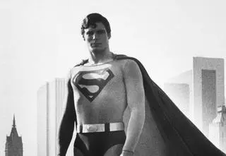 Christopher Reeve zdobył sławę jako Superman. 20 lat po śmierci aktora opowiedziano historię jego wypadku