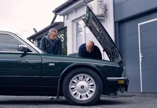 Jeździć, obserwować. Blacharka w GLA, dyferencjał i remont silnika