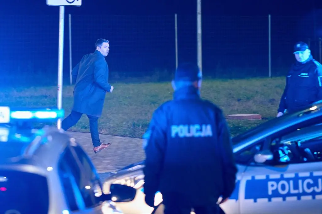 "Na Wspólnej", odcinek 3992, Alan ucieka przed policją