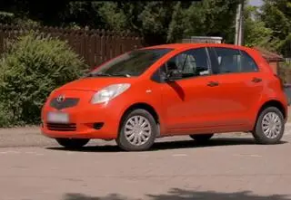 Wojny samochodowe: Toyota Yaris i Skoda Superb