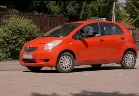 Wojny samochodowe: Toyota Yaris i Skoda Superb