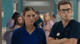 "Szpital św. Anny", odc. 82. Niespodziewana scena na szpitalnym korytarzu. "Chyba zwolnili dyrektora" [PRZED EMISJĄ W TV]