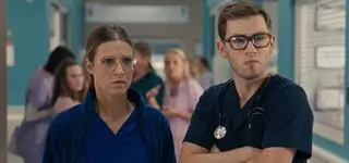 "Szpital św. Anny", odc. 82. Niespodziewana scena na szpitalnym korytarzu. "Chyba zwolnili dyrektora" [PRZED EMISJĄ W TV]