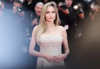 Angelina Jolie obcięła włosy. W sieci pojawiły się nowe zdjęcia bardzo odmienionej aktorki