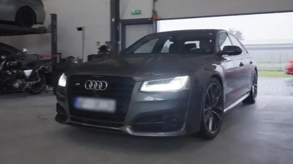 Wąski namówi Roberta na oględziny Audi