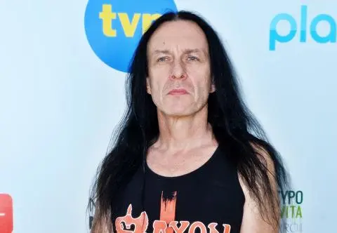 Tomasz "Titus" Pukacki w "Back to school. Prawdziwy egzamin" – wszystko, co warto wiedzieć o liderze Acid Drinkers