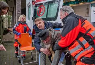 W nowych odcinkach "Na Wspólnej". Zarażenie wścieklizną, śmierć i zdrada