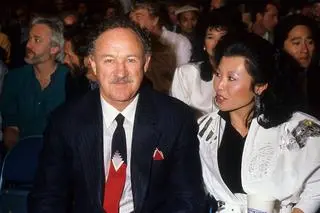 Gene Hackman z żoną Betsy Arakawa