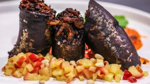 Rafał Suchożebrski/Ewa Zahorska: Letnia kaszanka z pomidorami oraz jabłkami w miodzie gryczanym