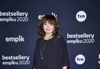 Katarzyna Grochola i jej niezwykły towarzysz. Zdjęcie pisarki podbiło serca internautów