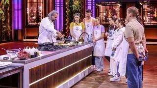 Ceniony szef kuchni w "MasterChef Nastolatki 2" rzucił uczestnikom nietypowe wyzwanie. Kto odpadł z programu?