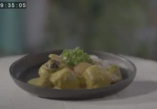 Pulpeciki wieprzowe z foie gras w sosie grzybowym z kaszą perłową przepis Magdy Gessler z programu "Magda gotuje Internet"