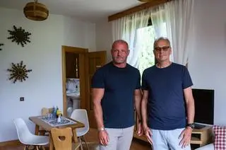 "Bitwa o gości". Piotr i Janusz - Dwór Sieraków