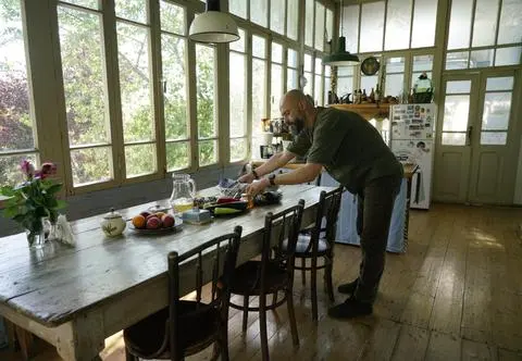 Nowy uczestnik telenoweli B&B Love: Poznajcie Klemensa! 