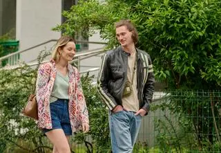 "Na Wspólnej" odc. 4115. Zdradzony Piotr znajduje oparcie w Kasi! Darek musi walczyć sam [STRESZCZENIE]