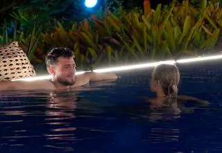 Natalia i Andrzej z "HP 11" obściskują się w basenie. Czy reszta dziewczyn obejdzie się smakiem? [PRZED EMISJĄ W TV]