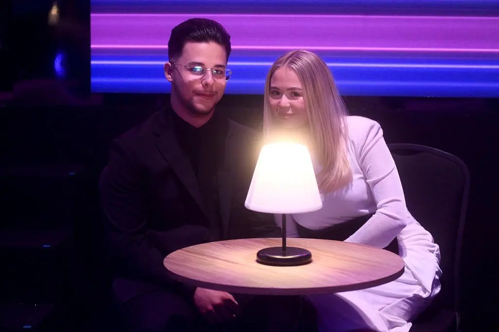 Allan Krupa z partnerką