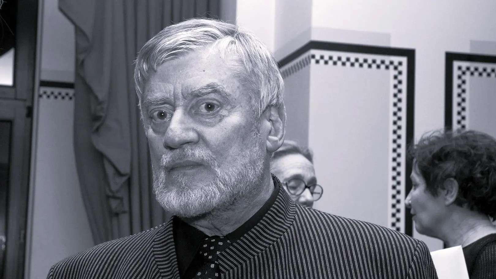Pogrzeb Janusza Michałowskiego. Aktor został pochowany obok żony na Powązkach