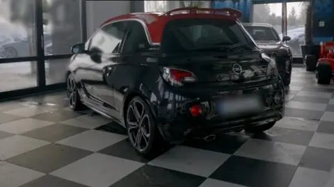 Opel ADAM w salonie w Łodzi.