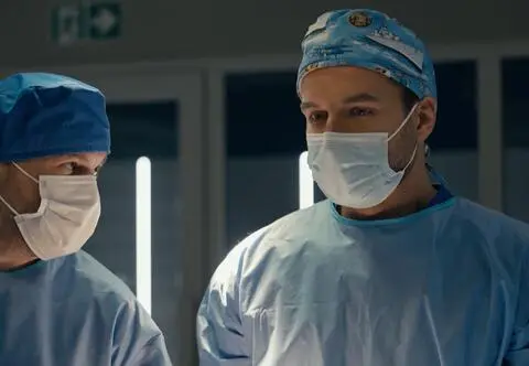 "Szpital św. Anny". Starcie przy stole operacyjnym. Dr Bilewicz zaryzykuje życiem pacjenta? [PRZED EMISJĄ W TV]