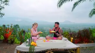 Miłość rozkwita w "Hotelu Paradise 12"… ale ktoś zapłaci za to cenę! Czy Roksana powinna pakować walizki? 