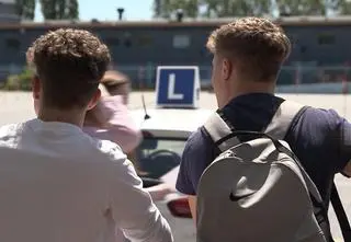 Koniec oblewania egzaminów na prawo jazdy za drobiazgi? 