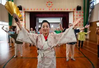 "Kobieta na krańcu świata". 75-letnia Chieko z Japonii uczy tradycyjnego tańca i jest mistrzynią karate! [PRZED EMISJĄ W TV]