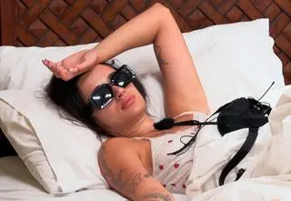 Nocna awantura Adriana i Karoliny w "Hotelu Paradise"! "Nie drzyj się" [TEGO NIE BYŁO W TV]