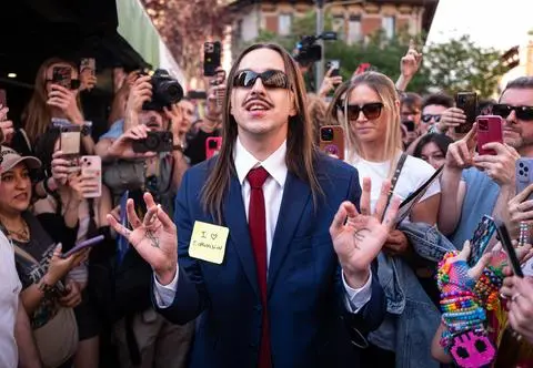 Tommy Cash wystąpił na lotnisku w Warszawie. Potem zagrał koncert z Quebonafide