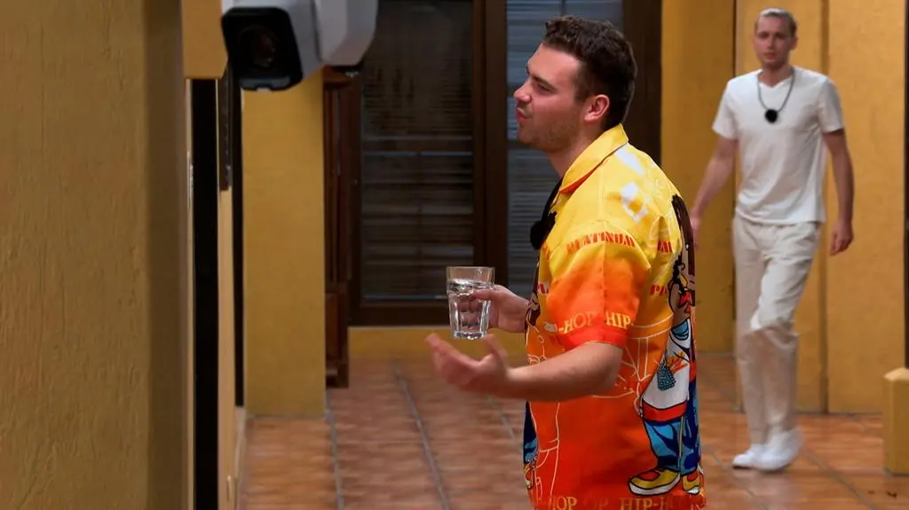 TVN7_PRORES_HOTEL_PARADISE_S10_ODC_13