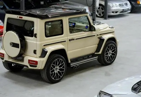 Zawodowi handlarze. Suzuki Jimny-G klasa i dwa Peugeoty: Boxer i 308