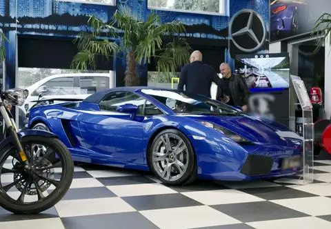 Zawodowi handlarze. Wymiana Corvette na Gallardo, G klasa i XC60 