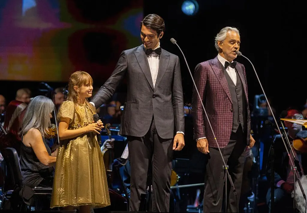 Matteo Bocelli z ojcem i siostrą