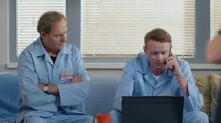 "Na Wspólnej" odc. 4085, Hoffer i Ostrowski