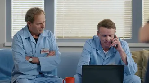 "Na Wspólnej" odc. 4085. Cybratak w szpitalu Hoffera! Pacjenci w śmiertelnym niebezpieczeństwie. Czy to zemsta Różańskiego?