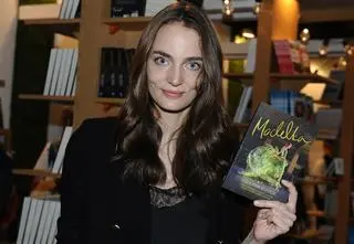 Zuzanna Bijoch wyszła za mąż. Modelka zaskoczyła wyborem ślubnej sukni  