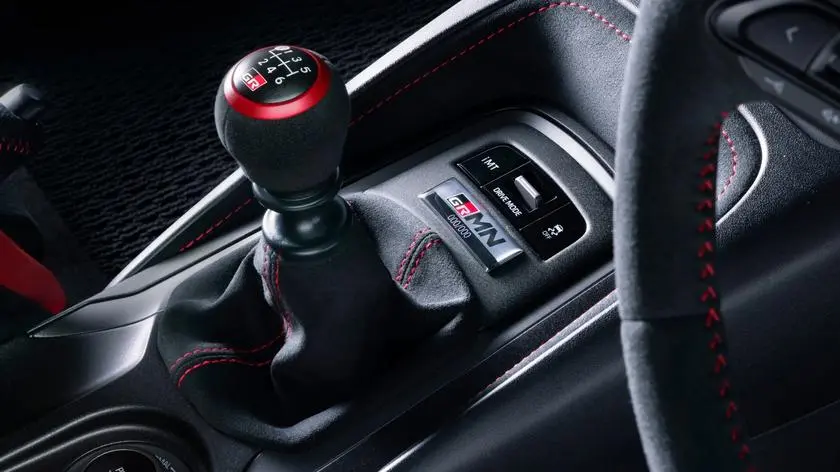 Toyota-GRMN-Corolla-2026-12