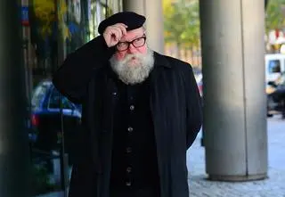 Prof. Jerzy Bralczyk trafił do szpitala. Miał poważny wypadek