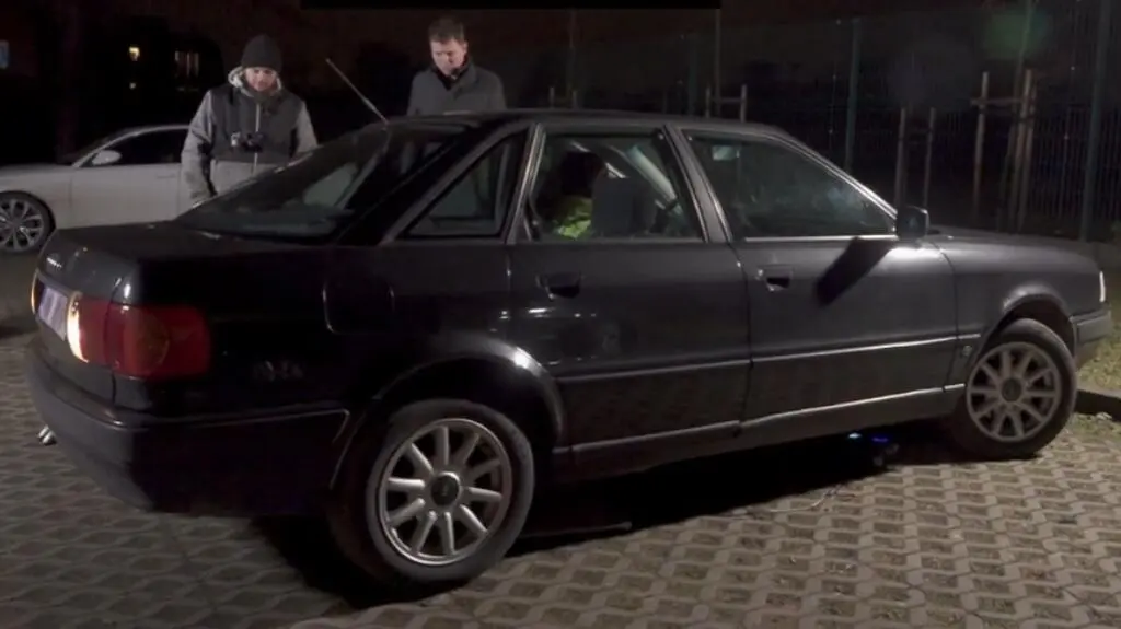 Audi 80 nie chce ruszyć z parkingu