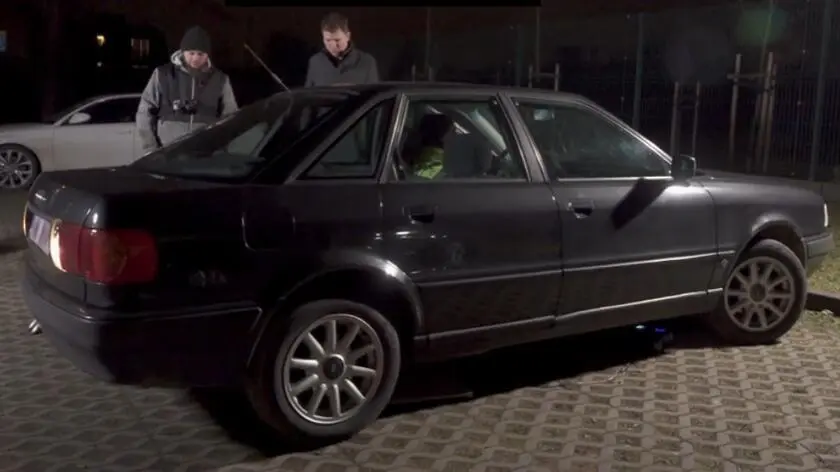 Audi 80 nie chce ruszyć z parkingu