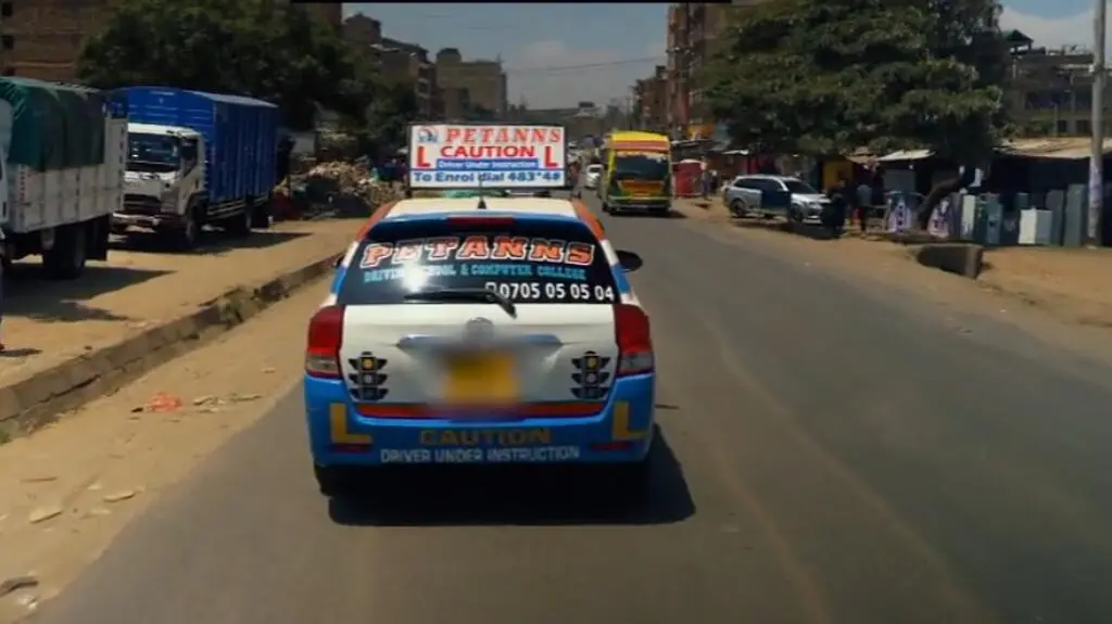 Samochód do nauki jazdy w Nairobi