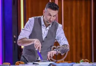 "MasterChef Nastolatki". Gościem odcinka Przemysław Klima. Uczestnicy się go boją? Fragment przedpremierowy