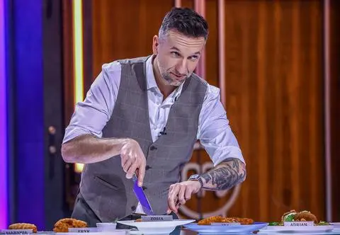 "MasterChef Nastolatki". Gościem odcinka Przemysław Klima. Uczestnicy się go boją? Fragment przedpremierowy