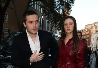 Nicola Peltz to nowa Meghan Markle? "Lisica i żmija". Fani są pewni, że to ona skłóciła Brooklyna Beckhama z rodziną