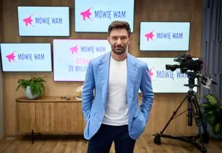 Tomasz Iwan w "Mówię Wam Extra" wyznał, co łączy Karolinę Woźniak i jego młodszego syna. Tego nie było w telewizji!