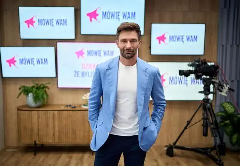 Tomasz Iwan w "Mówię Wam Extra" wyznał, co łączy Karolinę Woźniak i jego młodszego syna. Tego nie było w telewizji!