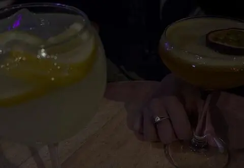 Adrian z "Hotelu Paradise" pokazał zdjęcie z... randki. Widać tajemniczą kobietę. To Karolina?